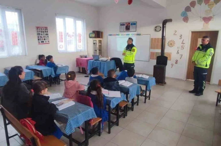 Jandarmadan öğrencilere trafik eğitimi 