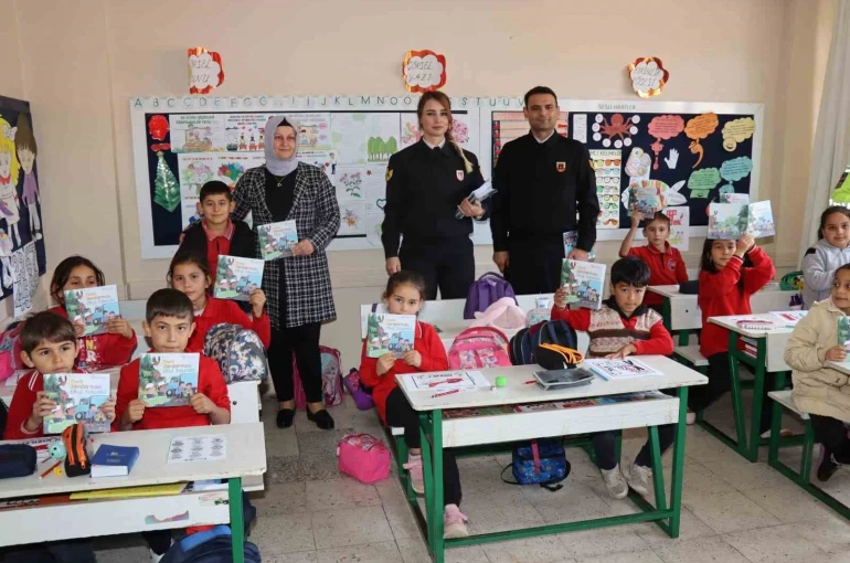 Jandarmadan öğrencilere trafik ve asayiş eğitimi 
