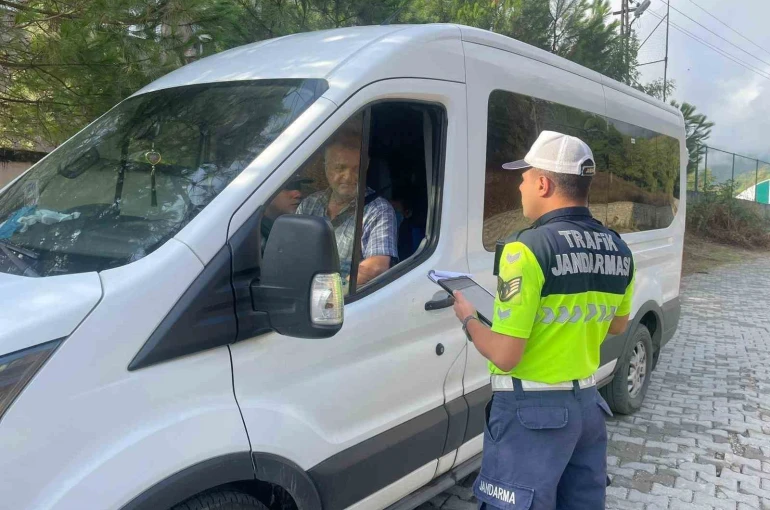 Jandarmadan okul servis araçlarına denetim 