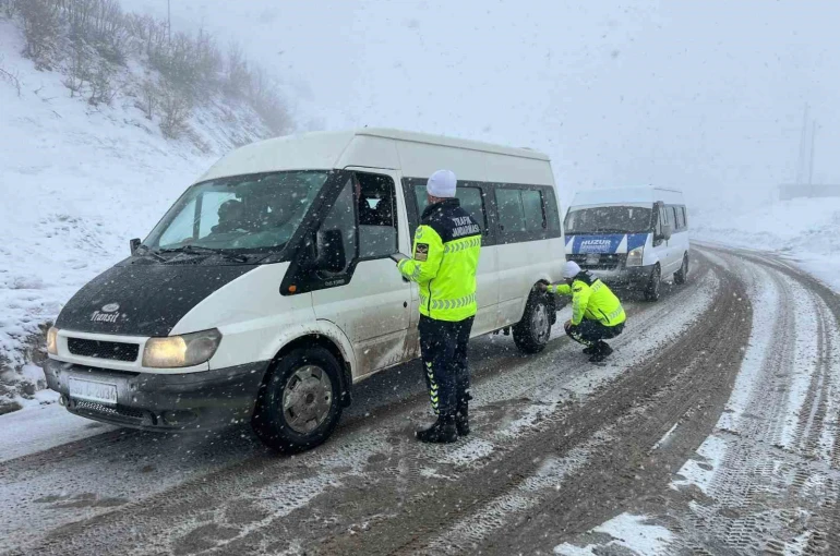 Jandarmadan sürücülere hayati uyarılar 