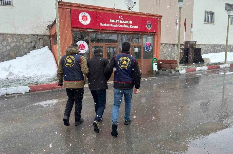 Jandarmanın ikna ettiği şahıs Irak’tan gelerek teslim oldu 