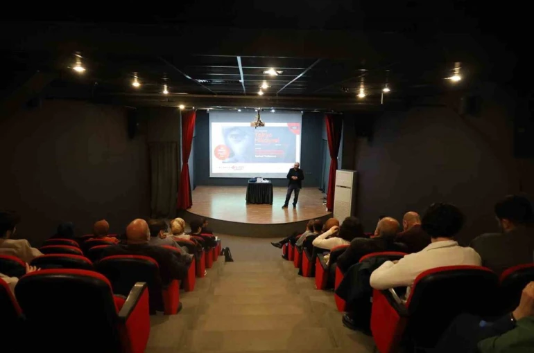 Japon ailesinin dönüşümü konuşuldu: Tokyo hikayesi Sakarya’da izleyiciyle buluştu 