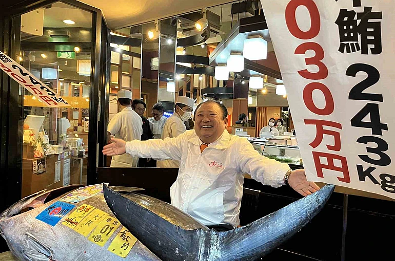 Japonya’daki balık mezatında dev orkinos 3,2 milyon dolara satıldı 