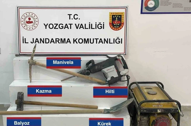 Kaçak kazı yapan 4 kişi yakalandı 