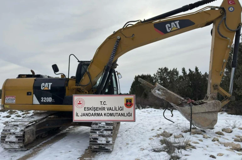 Kaçak kazı yapan 8 şüpheli suçüstü yakalandı