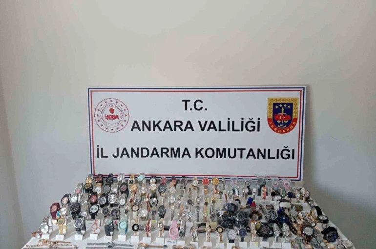 Kaçak saat operasyonunda 3,2 milyon liralık ürün ele geçirildi 