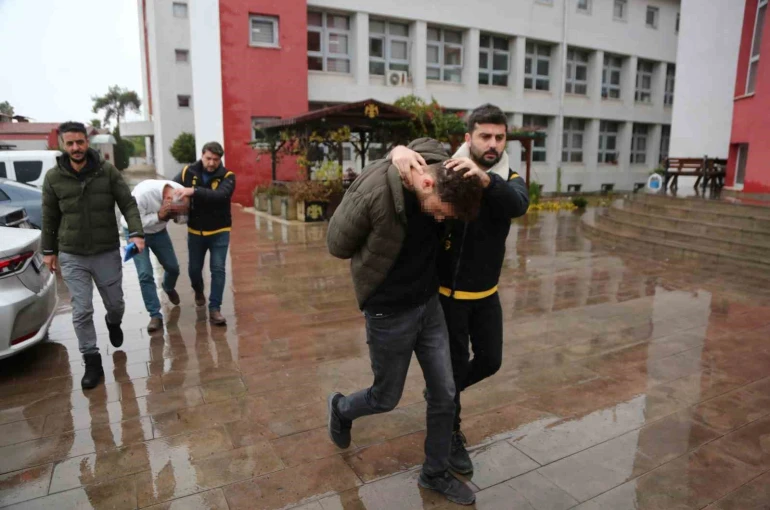 Kaçak sigara göndermek isterken kargo şubesi müdürünü öldüren şüpheli tutuklandı