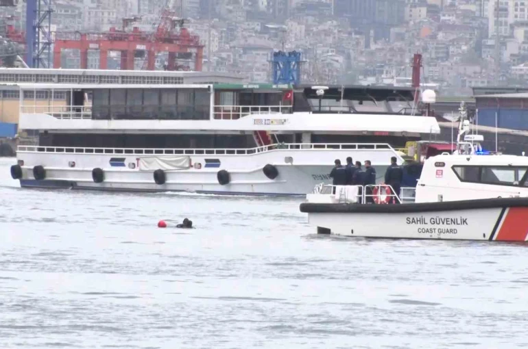 Kadıköy vapurunda kaybolan kadını arama çalışmaları devam ediyor 