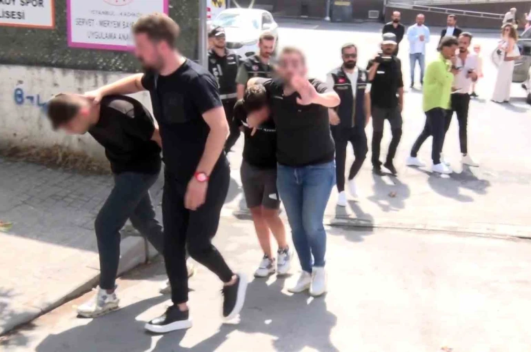 Kadıköy’de okul çevresinde denetim: 2 şüpheli gözaltına alındı 