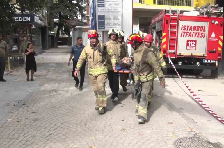 Kadıköy’de şantiyede istinat duvarı kaydı: 2 işçi yaralandı 