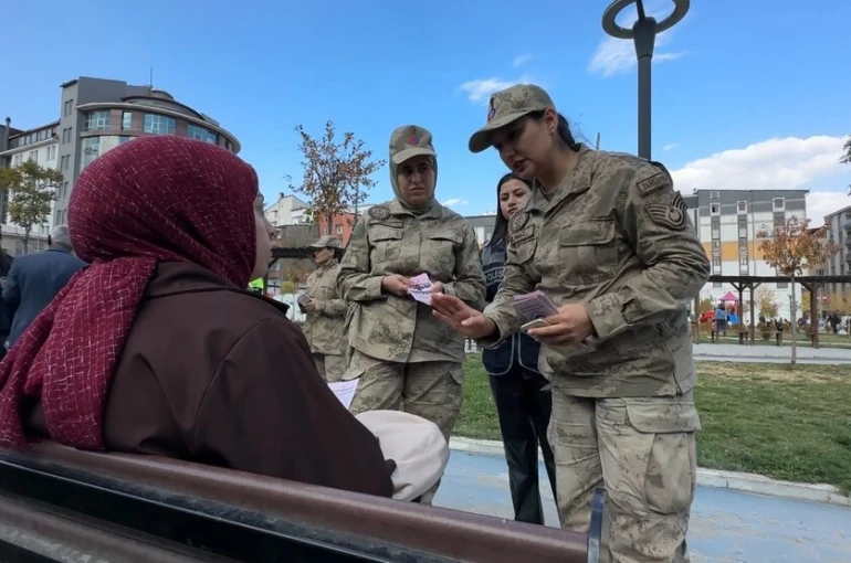 Kadın kolluk güçleri alana indi: Yüksekova’da polis, jandarma, bekçi ve zabıtadan kadına yönelik şiddetle mücadele seferberliği 
