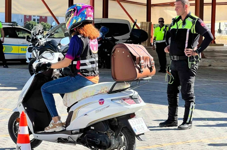 Kadın motosiklet sürücülerine uygulamalı eğitim 