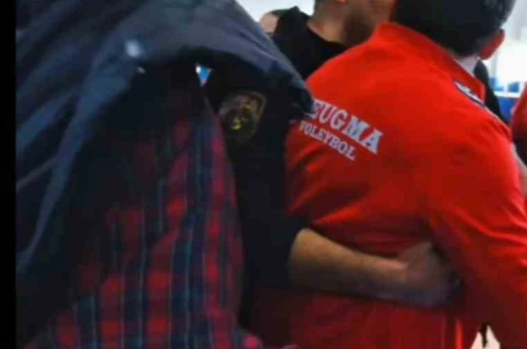 Kadın voleybol maçında kavga kamerada 