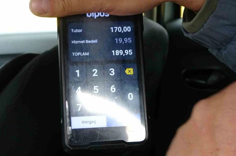 Kadın yolcu ile taksicinin hizmet bedeli tartışması: "Haram olsun" diyerek araçtan indi 