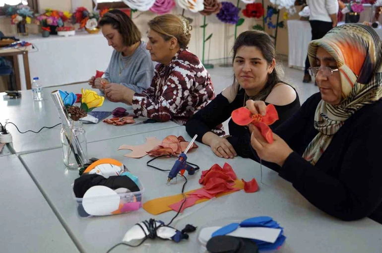 Kadınlar büyükşehir belediyesinin atölyelerinde meslek öğreniyor 