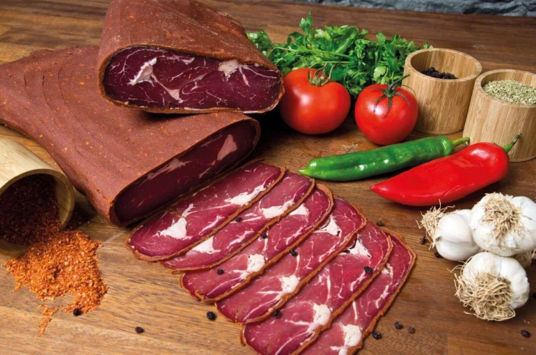 Kadınlar Pazarı’nda pastırma lezzeti