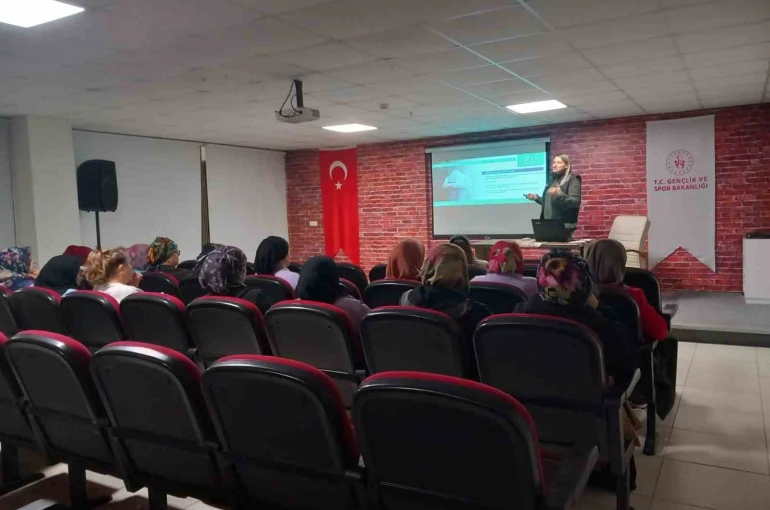 Kadınlara en iyi narkotik polisi anne eğitimi verildi