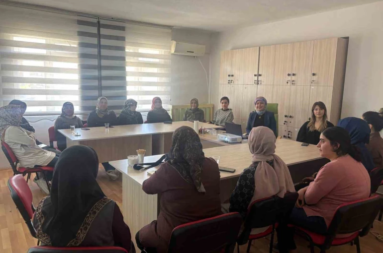 Kadınlara yanlış ilaç tüketiminin riskleri anlatıldı 