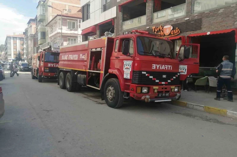 Kafenin mutfağında korkutan yangın