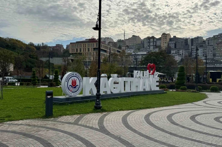 Kağıthane’de 100 bin metrekarelik meydanlarla şehir yaşamı canlandı 