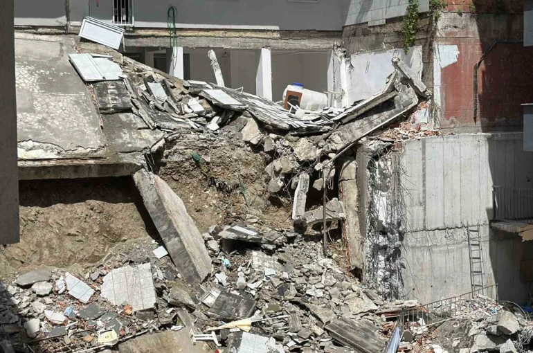 Kağıthane’de yıkım paniği: Apartman sakini: "Deprem oluyor sandık"