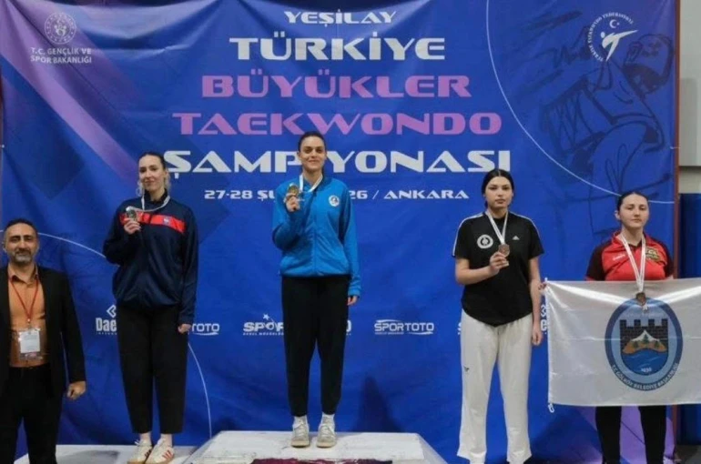 Kağıtsporlu sporculardan madalya yağmuru