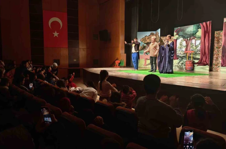 Kahramanmaraş Büyükşehir’den miniklere sanat dolu dakikalar 