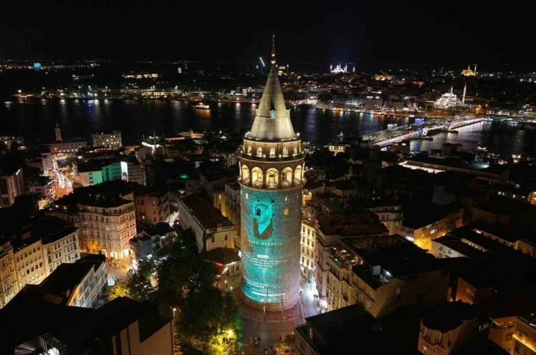 Kahramanmaraş’ın edebiyat ışığı Galata Kulesi’ne yansıdı 
