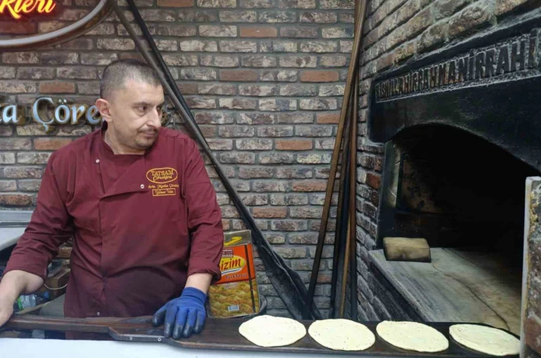 Kahramanmaraş’ın tecilli lezzeti Maraş çöreği Ramazan sofralarını süslüyor 