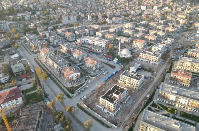 Kahramanmaraş’ta aynı açıdan çekilen görüntüler dönüşümü gözler önüne serdi