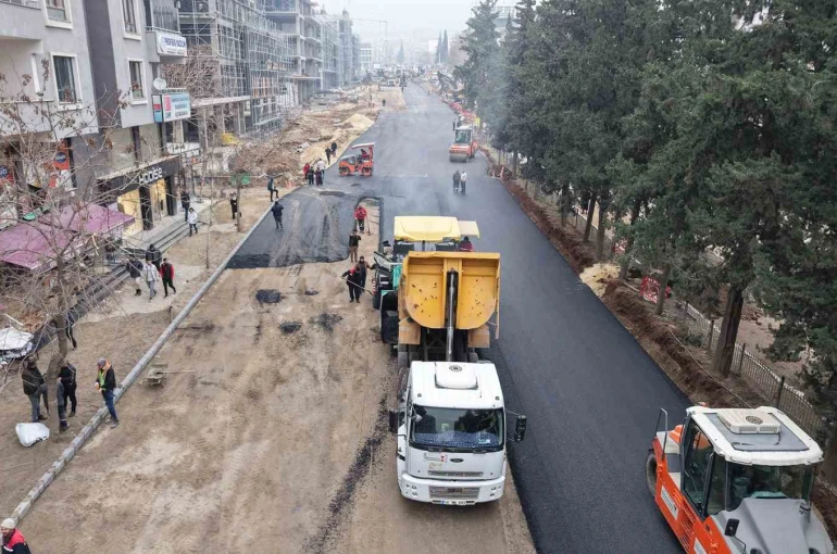 Kahramanmaraş’ta Azerbaycan Bulvarı’na asfalt çalışması 