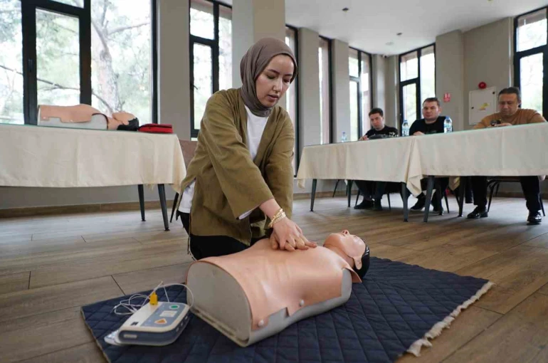 Kahramanmaraş’ta belediye personellerine ilk yardım eğitimi 