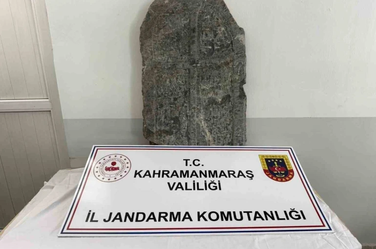Kahramanmaraş’ta Bizans dönemine ait mezar taşı ele geçirildi: 3 gözaltı 