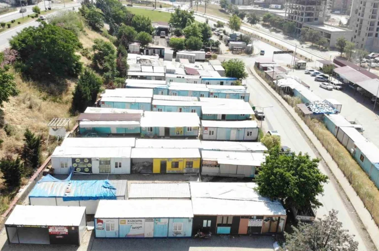 Kahramanmaraş’ta esnafa verilen konteynerler kaldırılmaya başlandı 