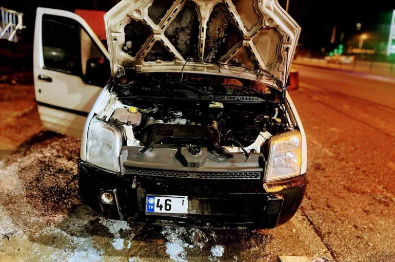 Kahramanmaraş’ta iki farklı noktada araç yangını söndürüldü