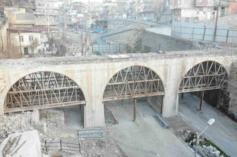 Kahramanmaraş’ta Kanlıdere Köprüsü yeniden ayağa kaldırılıyor 