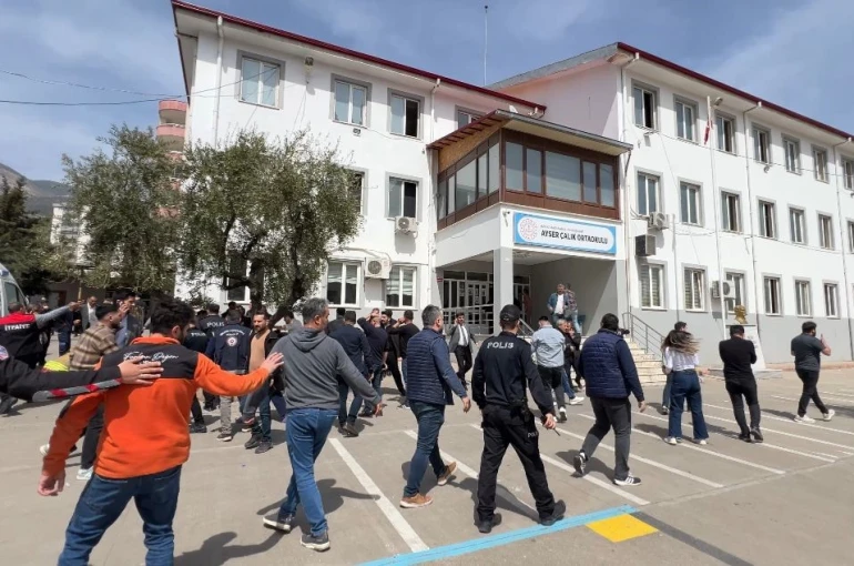 Kahramanmaraş’ta okulda silahlı saldırı: 4 ölü, 20 yaralı