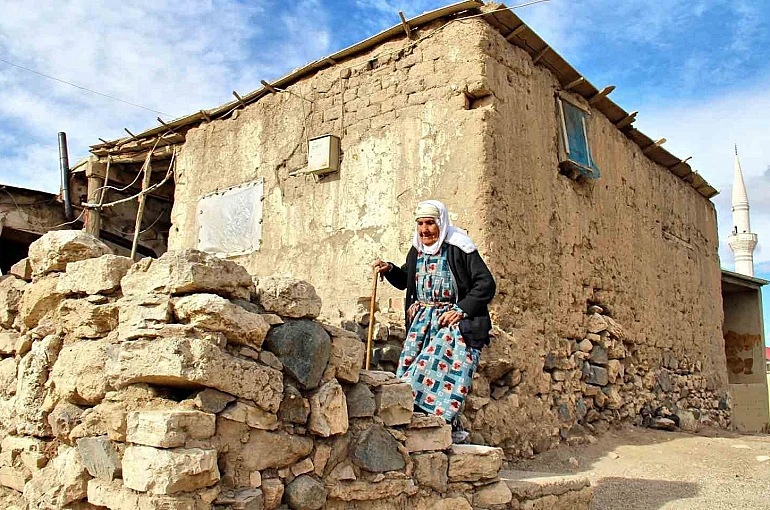 Kahramanmaraş’ta yıllara meydan okuyan evler görüntülendi 