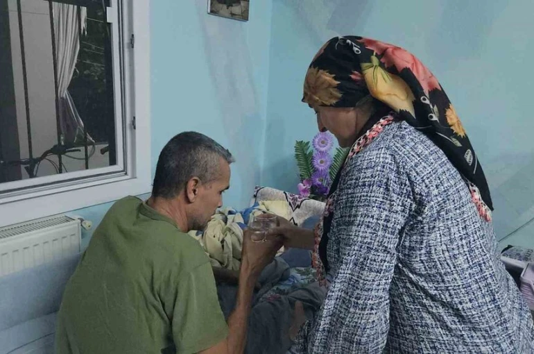 Kaldırımda yürürken otomobil çarptı: 8 yıldır yatağa mahkum 