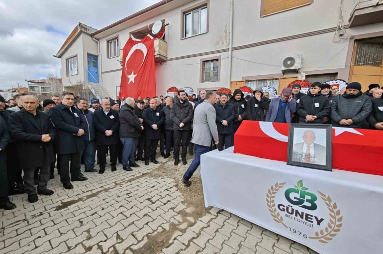 Kalp krizi sonrası vefat eden belediye başkanı toprağa verildi