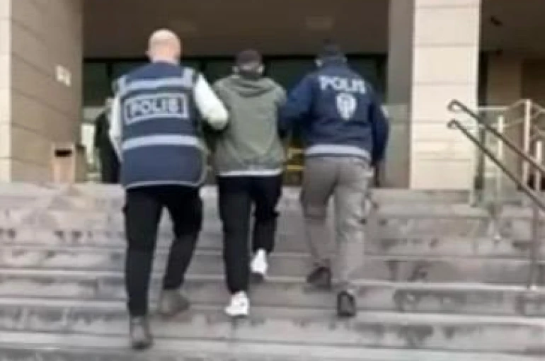 Kameralarla donatılan evden çok sayıda uyuşturucu madde çıktı
