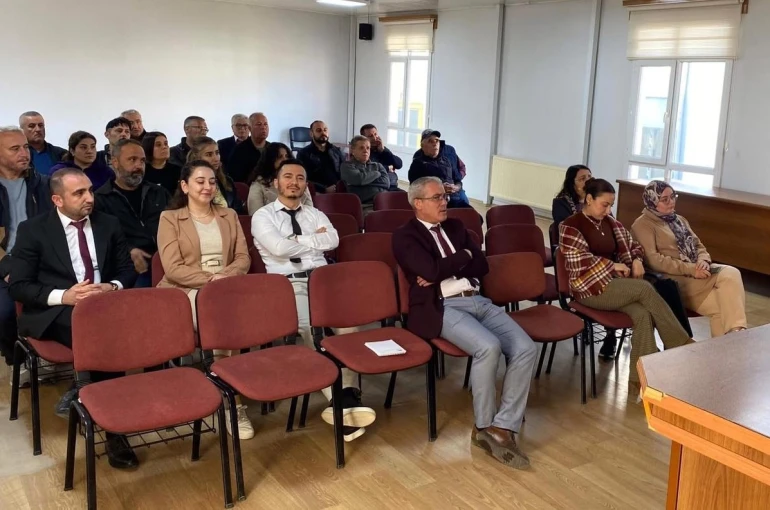 Kamu çalışanları ve muhtarlara afet eğitimi verildi