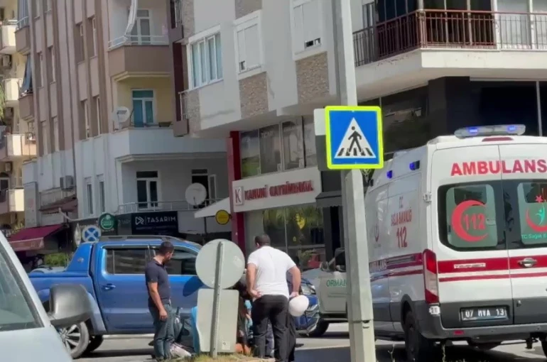 Kamyonet ile motosiklet çarpıştı:1 yaralı