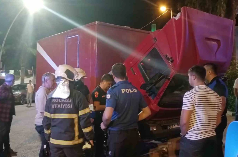 Kamyoneti yanmaktan kurtardılar 