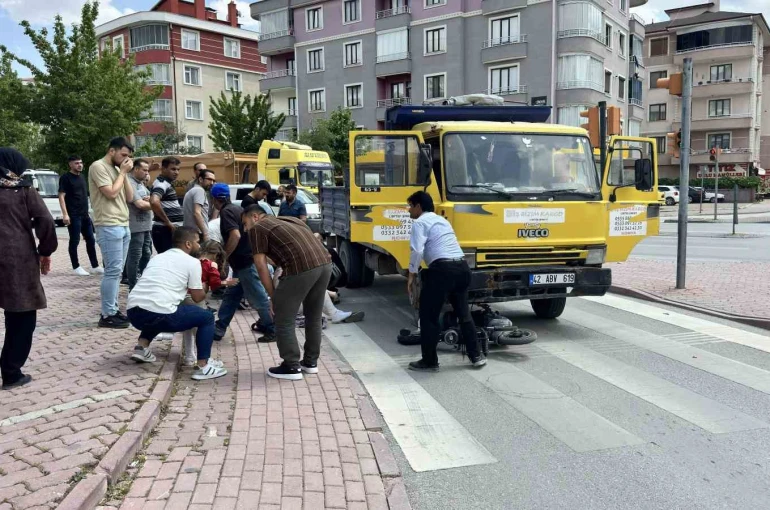 Kamyonetin altında kalan elektrikli bisiklette can pazarı: 3’ü çocuk 4 yaralı