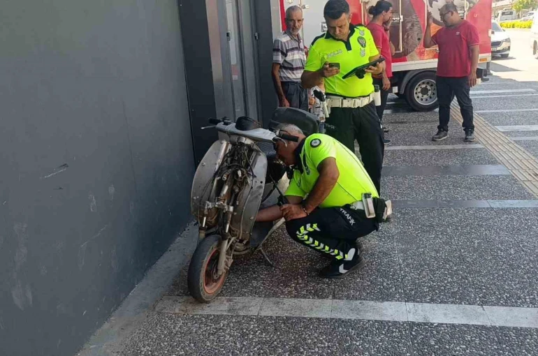 Kamyonetin aynasına çarpan elektrikli bisiklet sürücüsü yaralandı