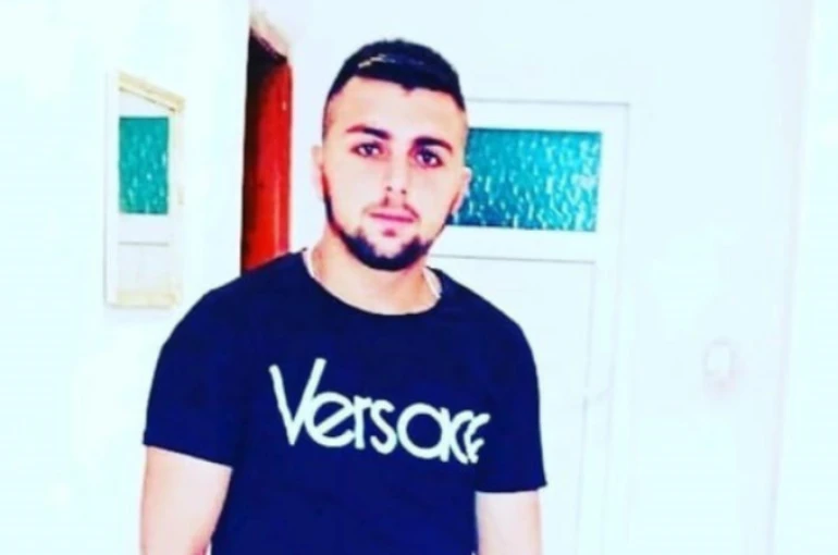 Kamyonetten düşen genç hayatını kaybetti 