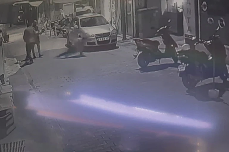 Kanlı hesaplaşma kameraya böyle yansıdı... Peş peşe ateş açtı, soğukkanlı tavırları dikkat çekti 