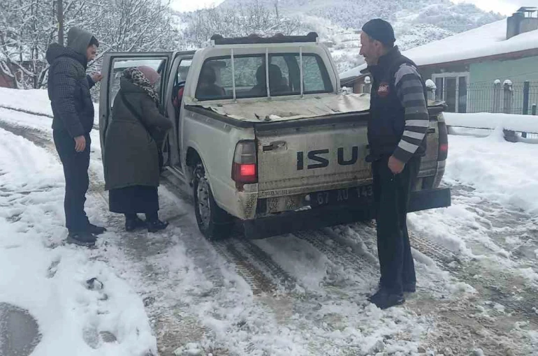 Kanser hastası kadına köy hizmetleri ekipleri yetişti 