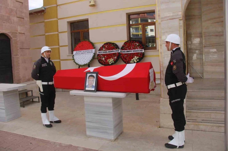 Kansere yenik düşen polis memuru, Sivas’ta toprağa verildi